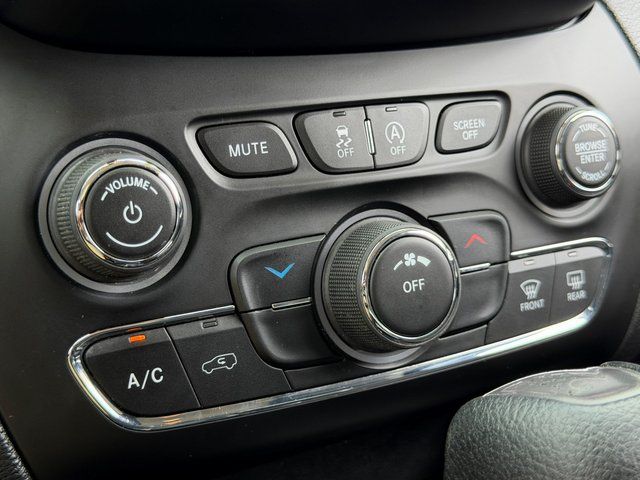 Used 2019 Diamond Black Jeep Latitude image 34