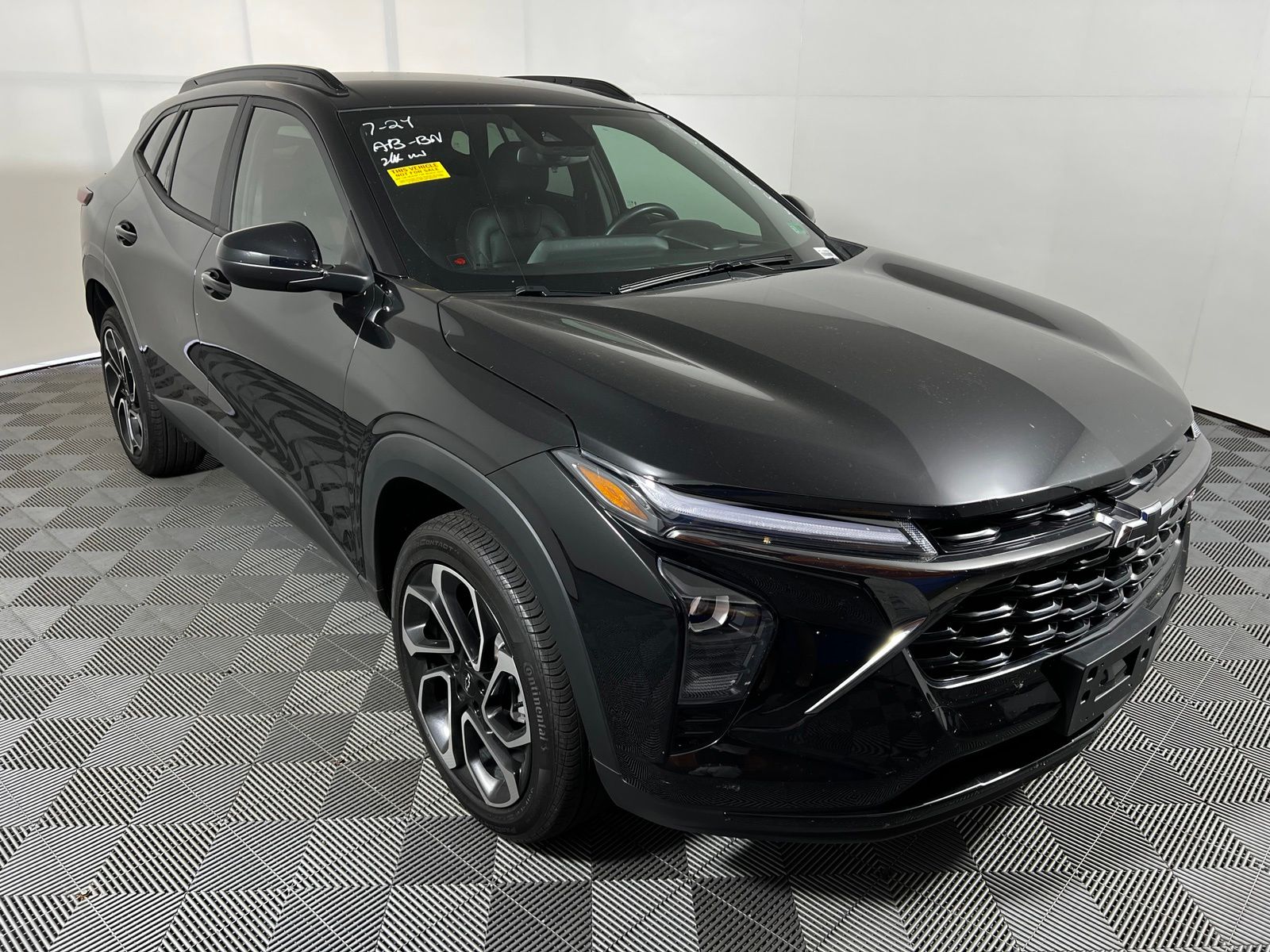 Thumbnail: 2024 Chevrolet Trax - 3