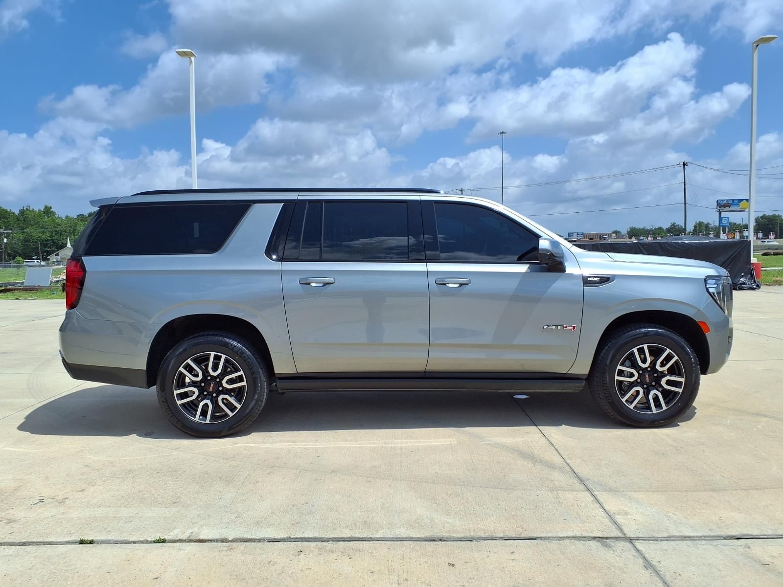 2024 GMC Yukon XL AT4 - 4