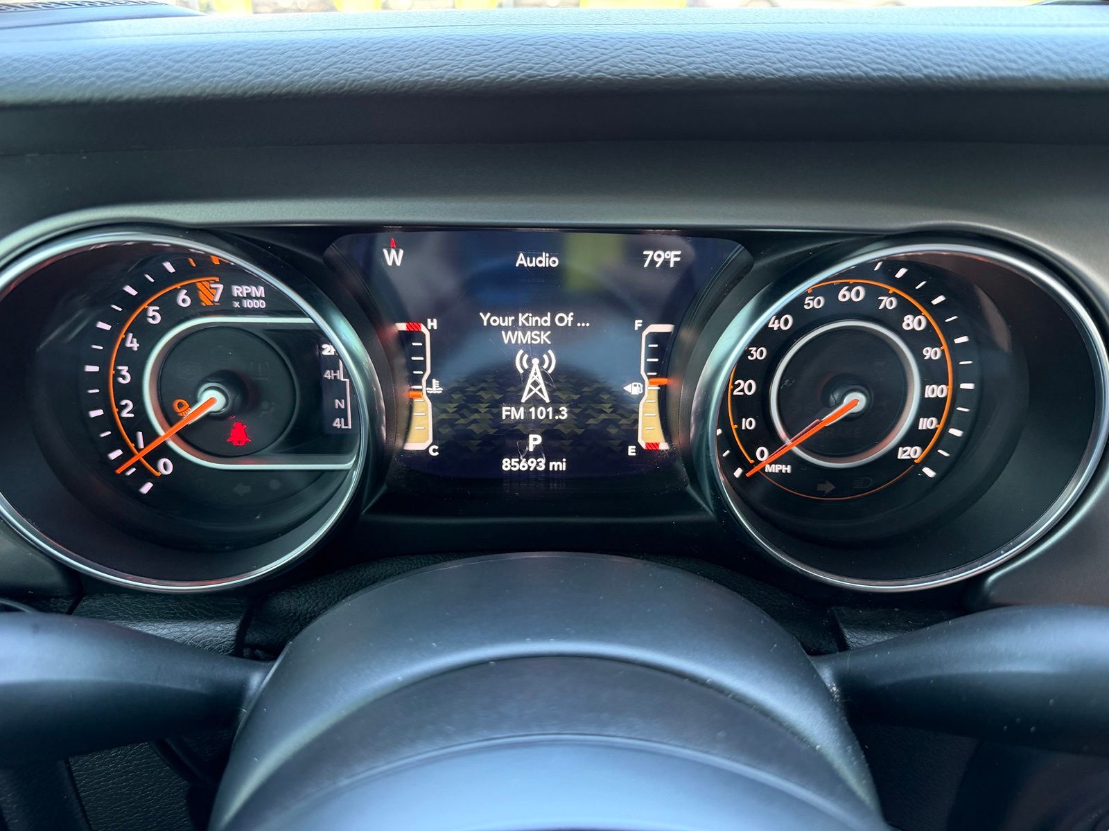 2022 Jeep Gladiator image 16