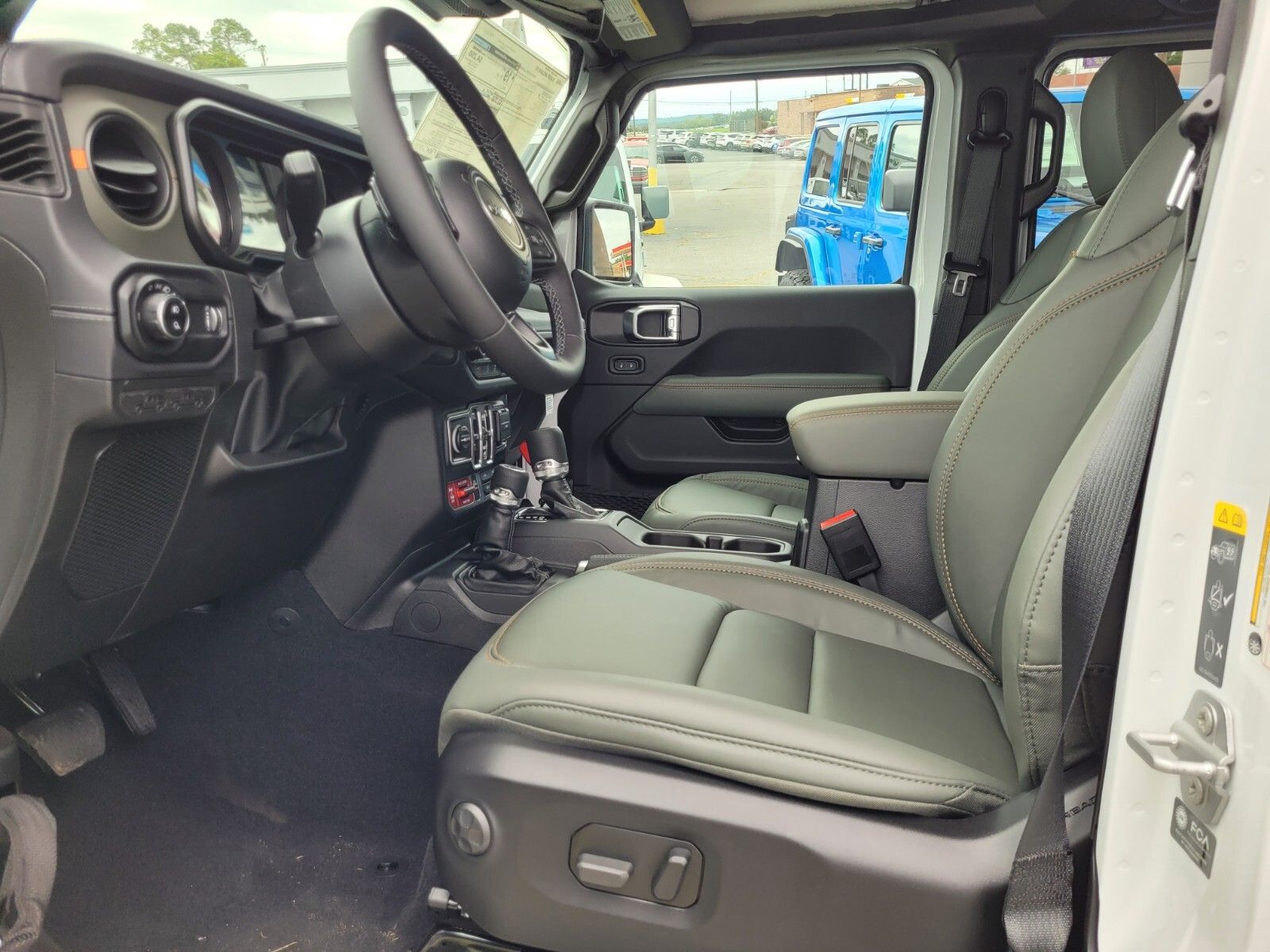 2025 Jeep Gladiator Mojave photo 2