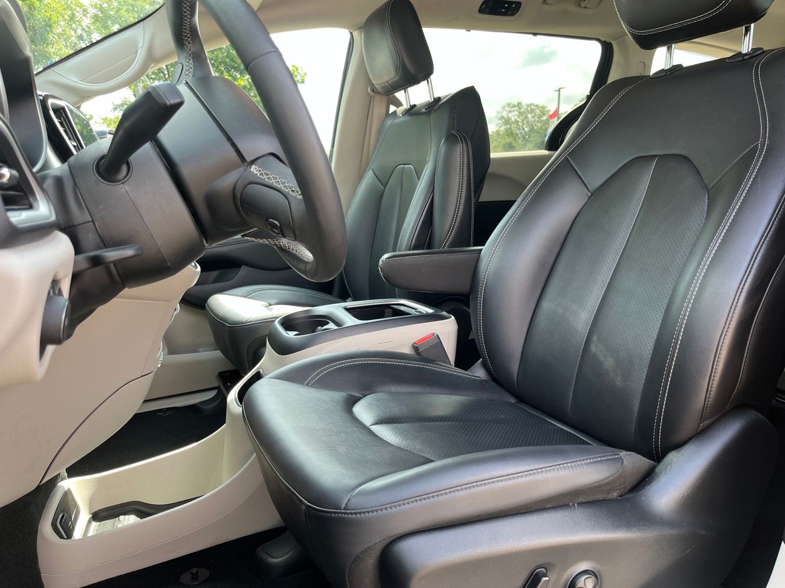 2024 Chrysler Pacifica Touring L - 7