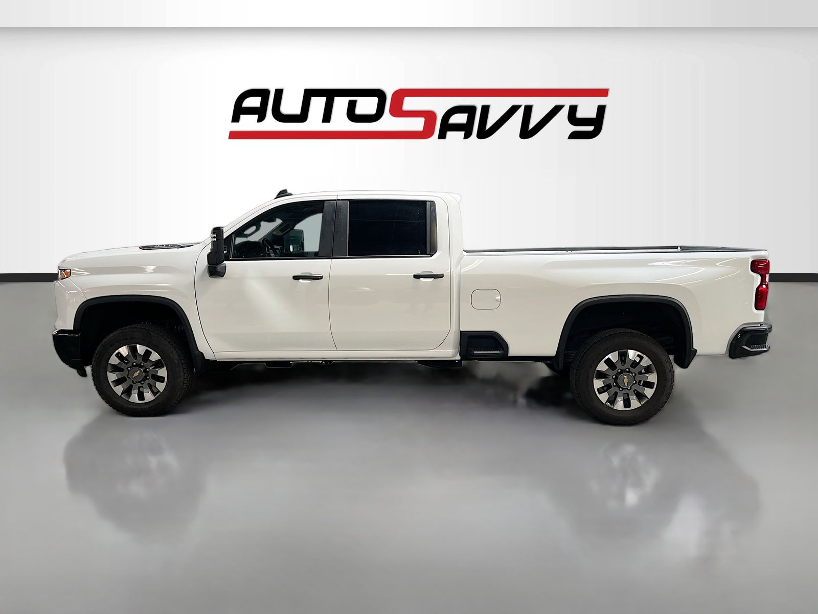 Used 2024 White Chevrolet Custom image 4