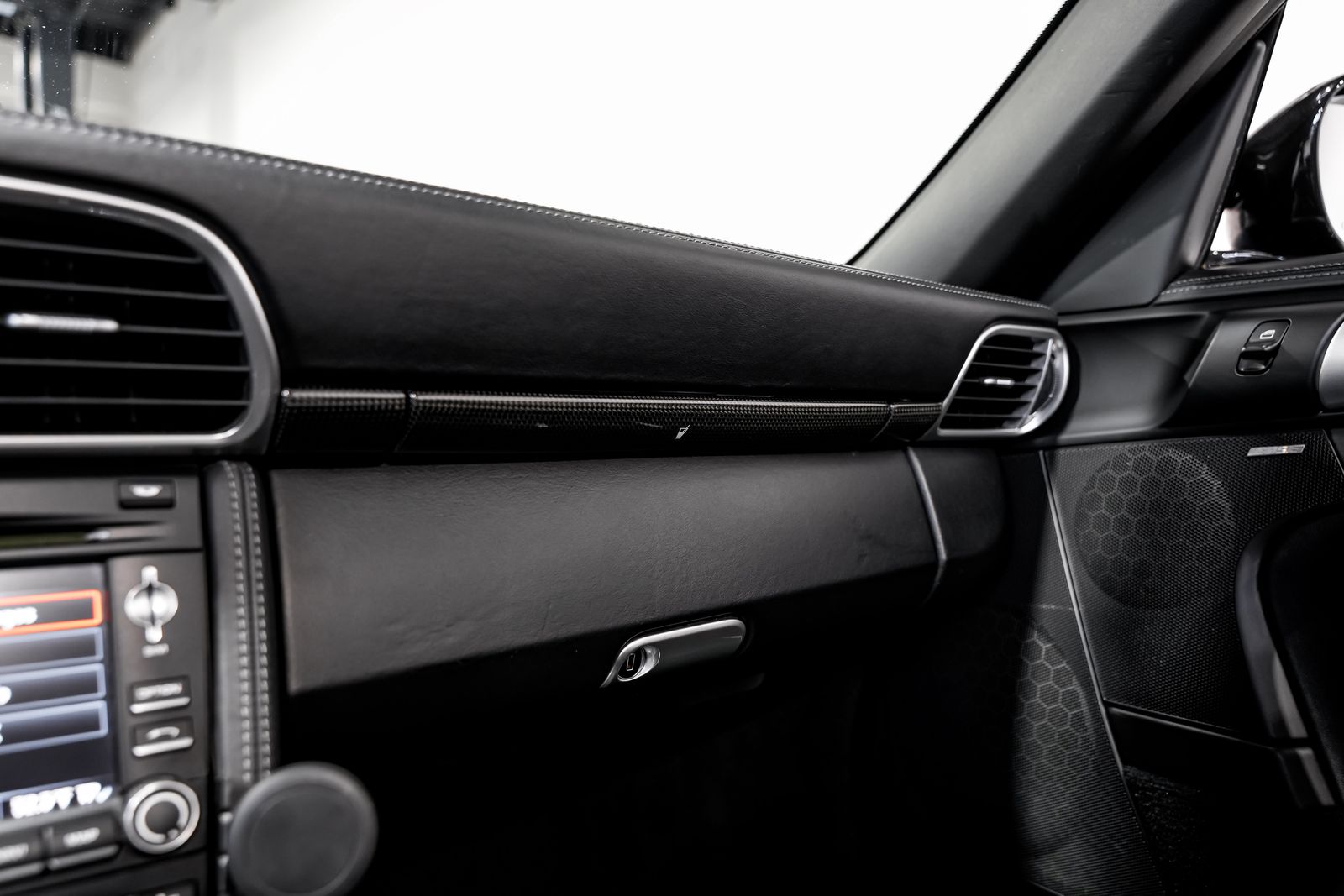 2011 Porsche 911 Turbo S — photo 16