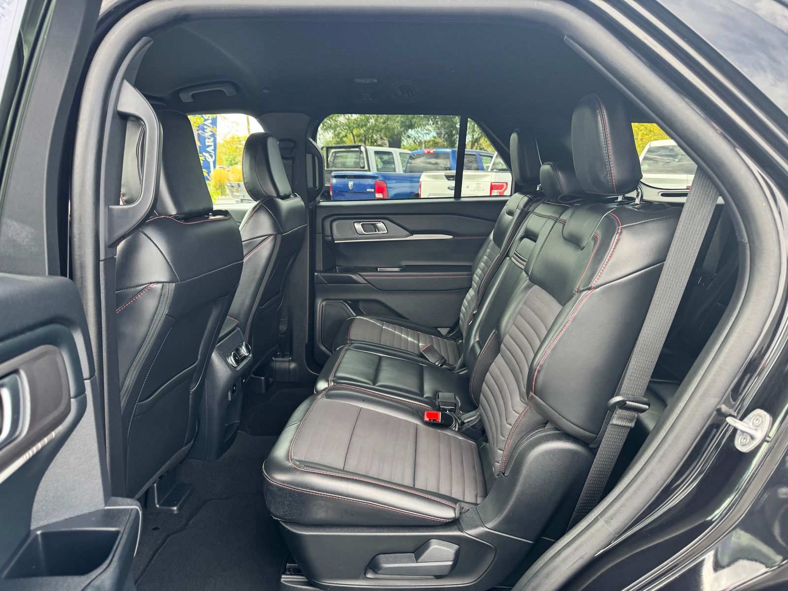 Used 2025 Ford Explorer SUV