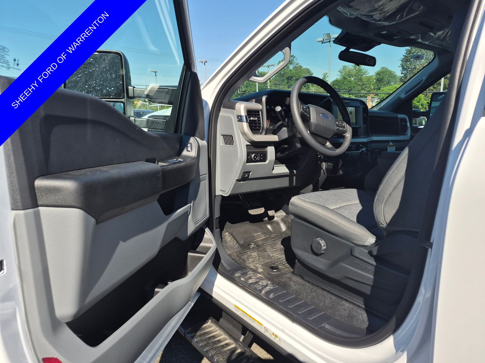 New 2026 Oxford White Ford XL SERVICE BODY image 15