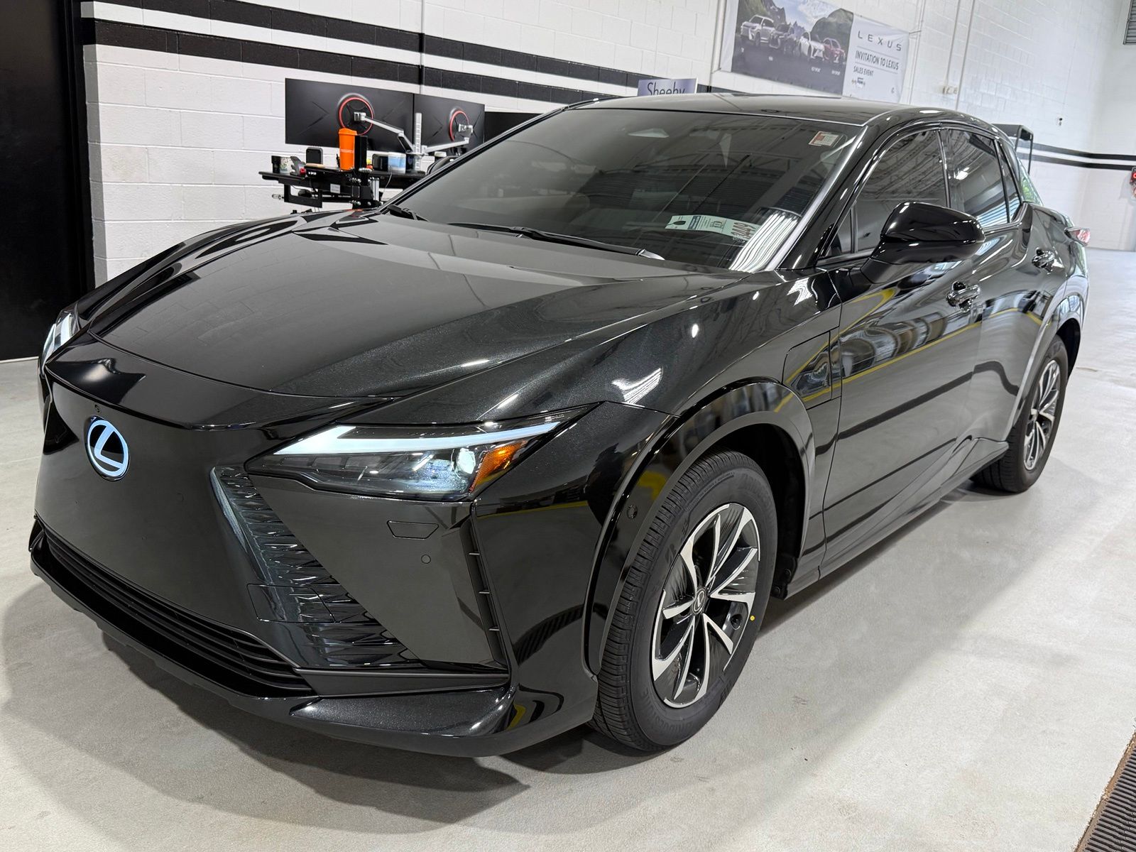 View vehicle photo 3
