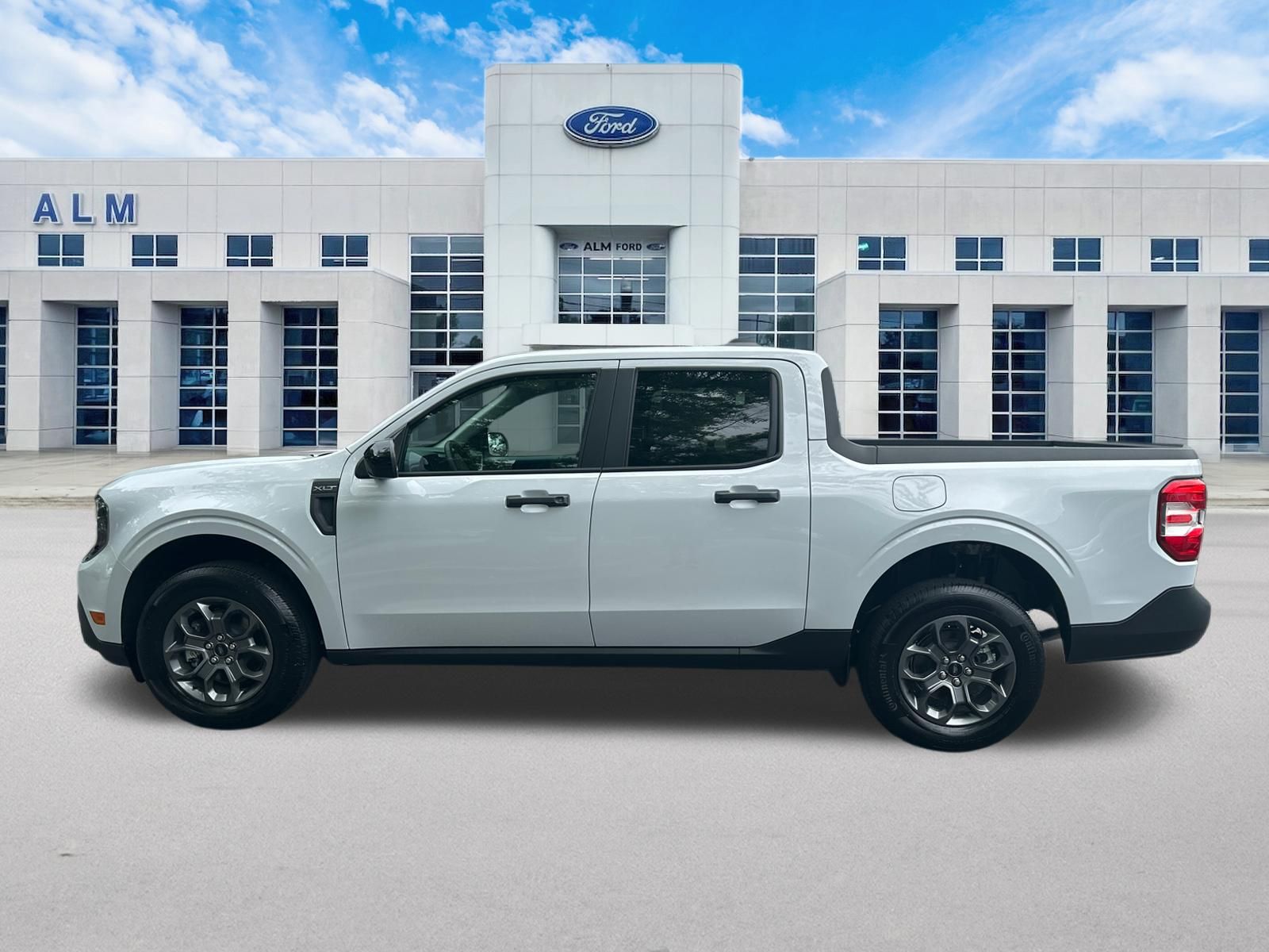 New 2026 Space White Metallic Ford XLT image 9