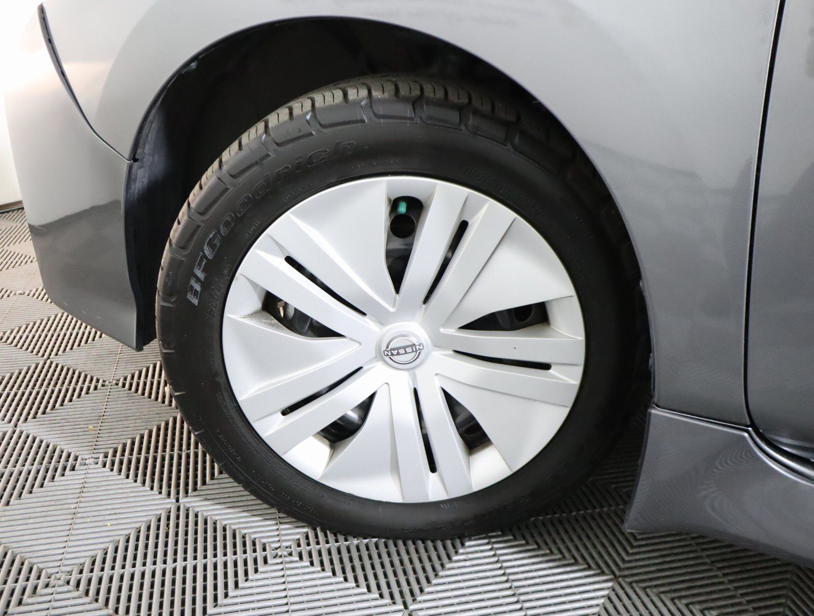 2023 Nissan LEAF S photo