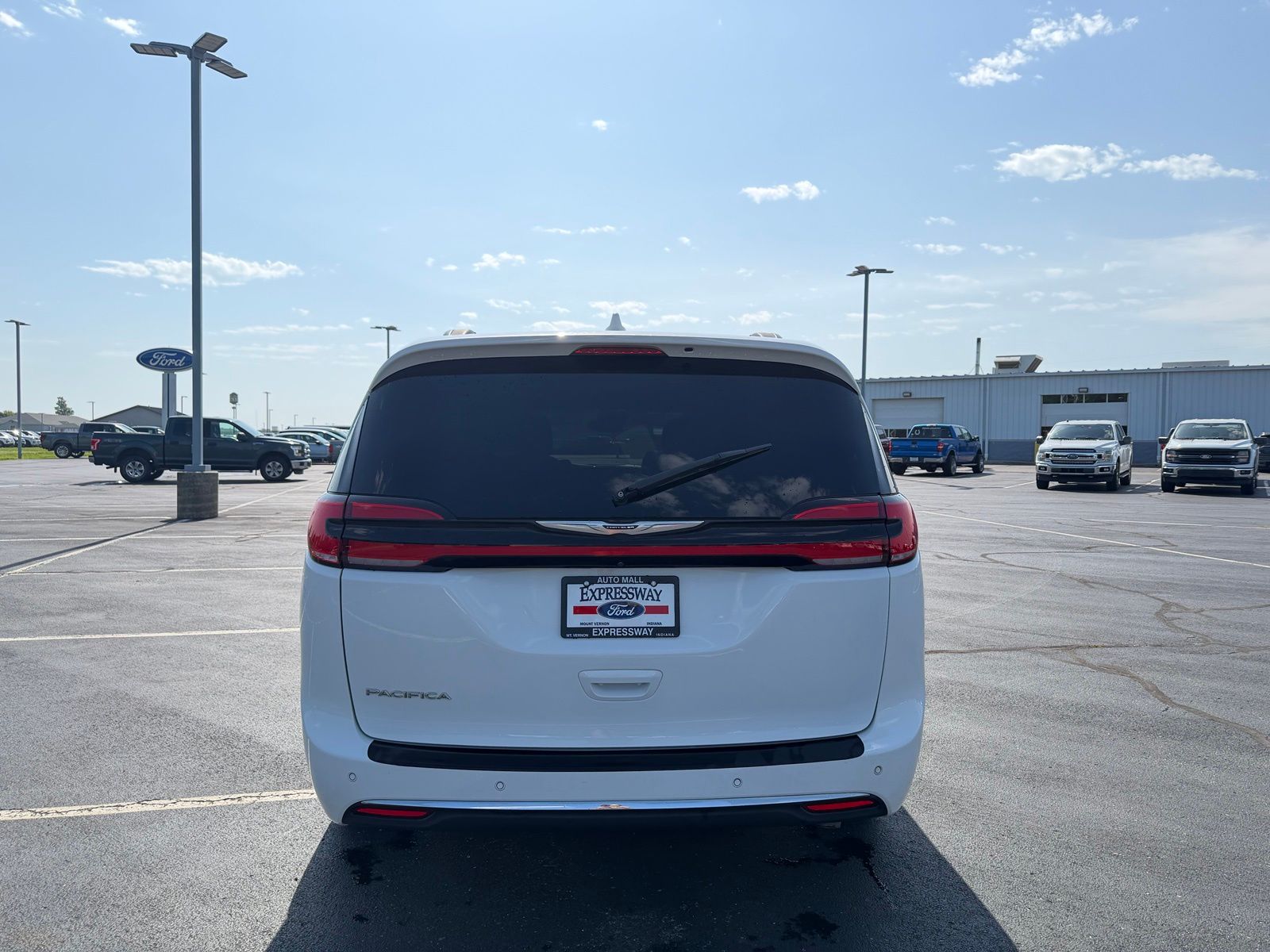 2022 Chrysler Pacifica image 7