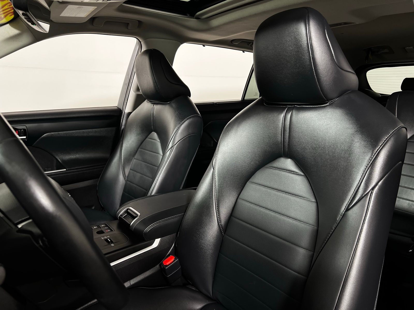 Thumbnail: 2023 Toyota Highlander - 13