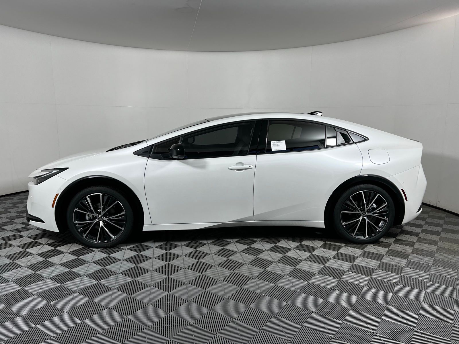 2024 Toyota Prius Limited 8