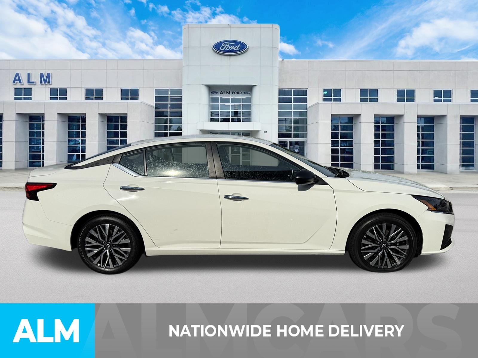 Used 2025 White Nissan 2.5 SV image 4