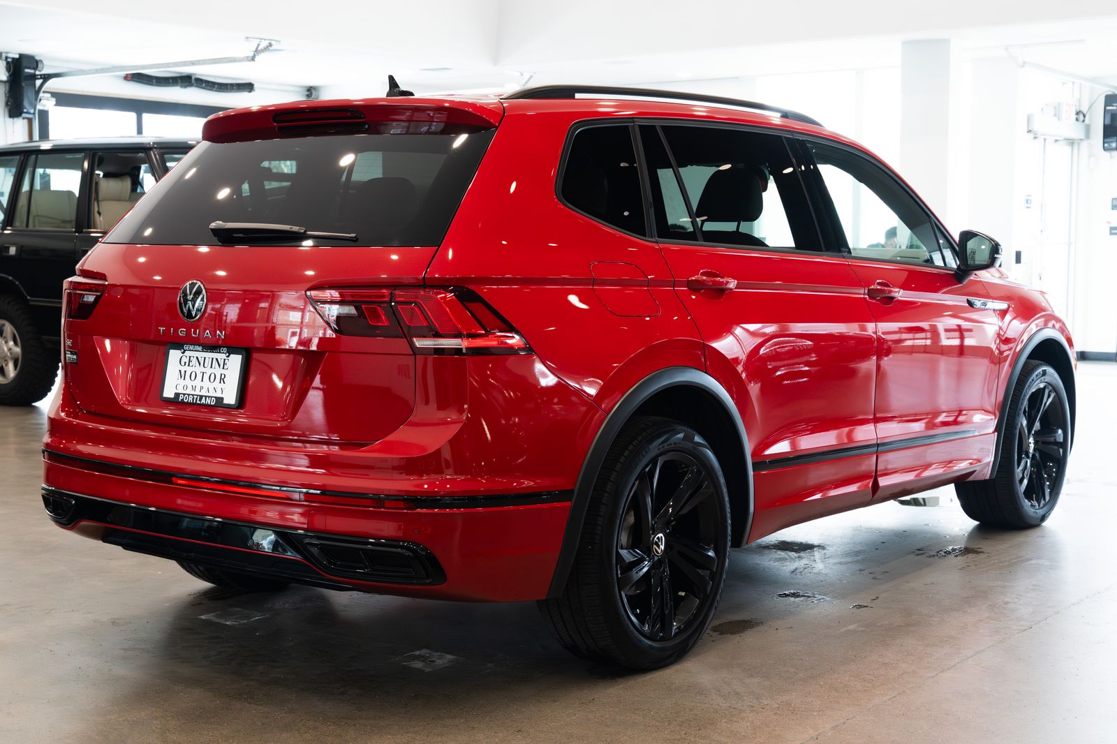 View vehicle photo 4