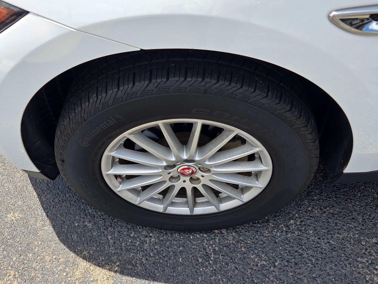 Used 2019  Jaguar 25t image 19