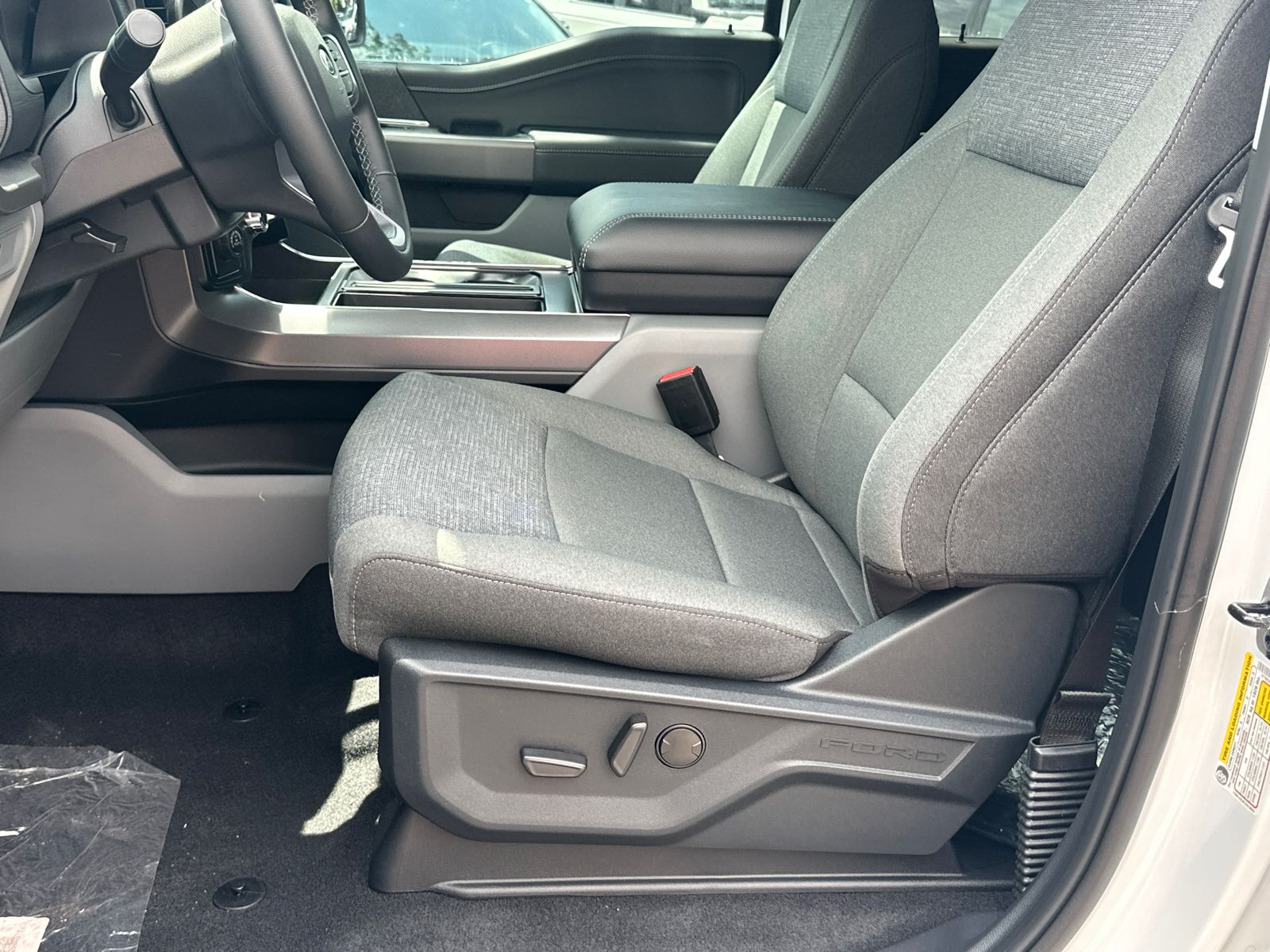 New 2026 Oxford White Ford XLT image 10