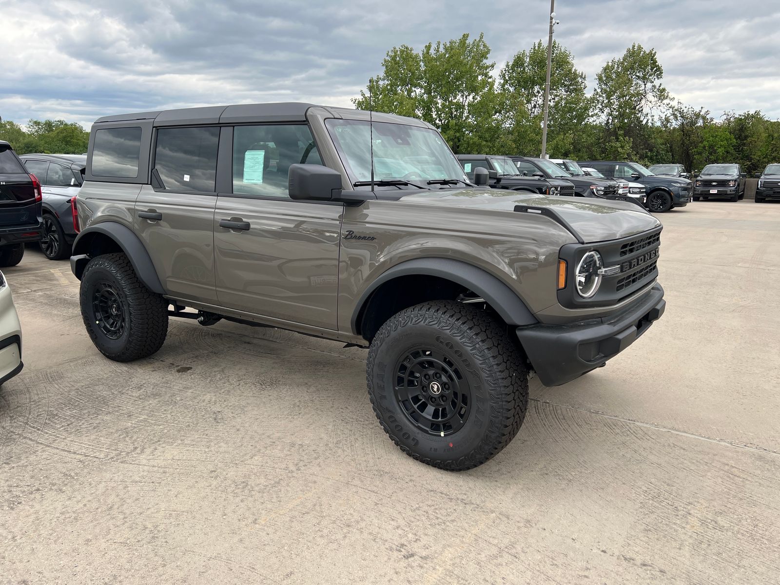 2026 Ford Bronco Big Bend W/ Matte Black Custom Garage