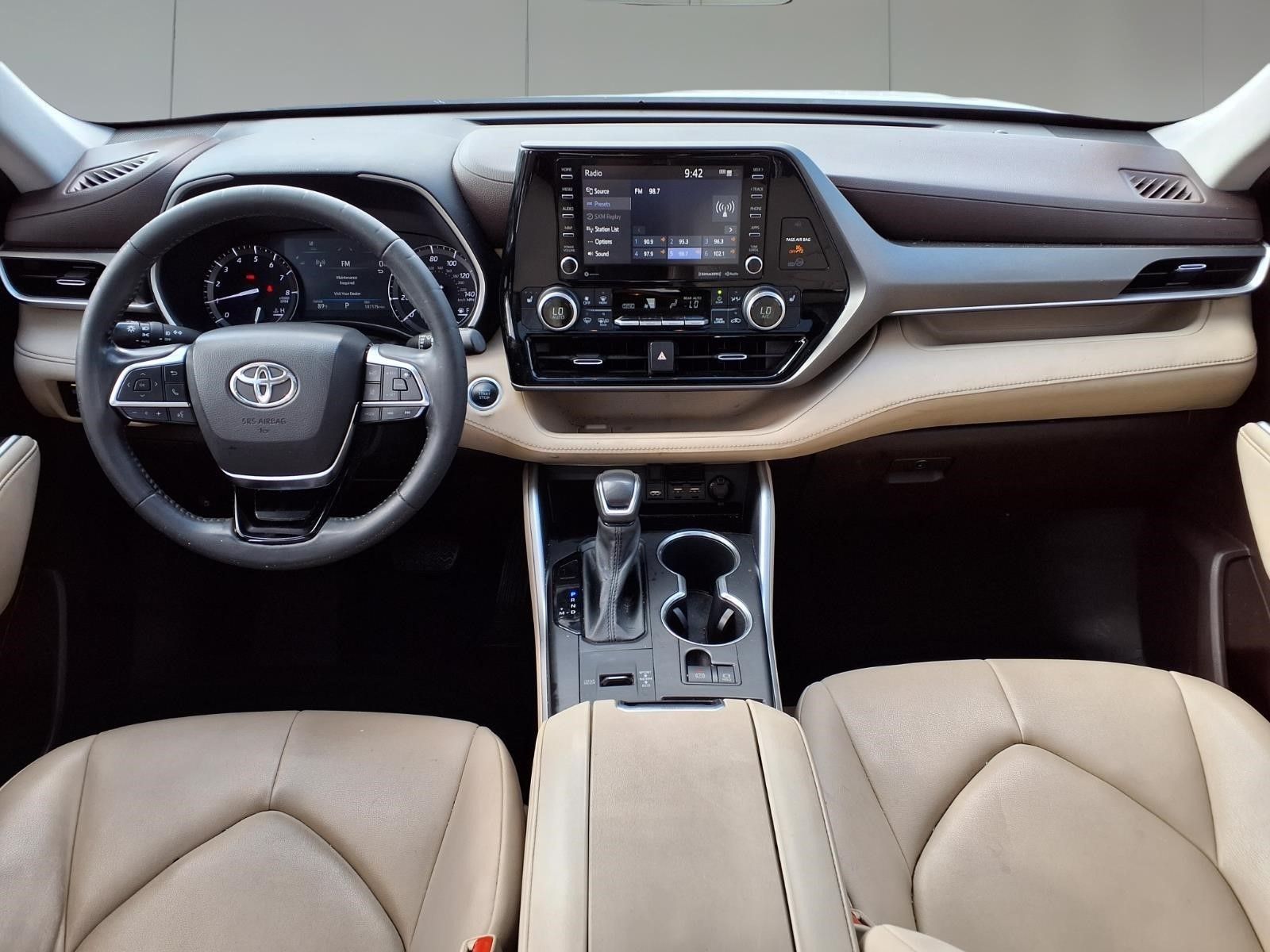 2021 Toyota Highlander XLE White at Toyota of Victoria
