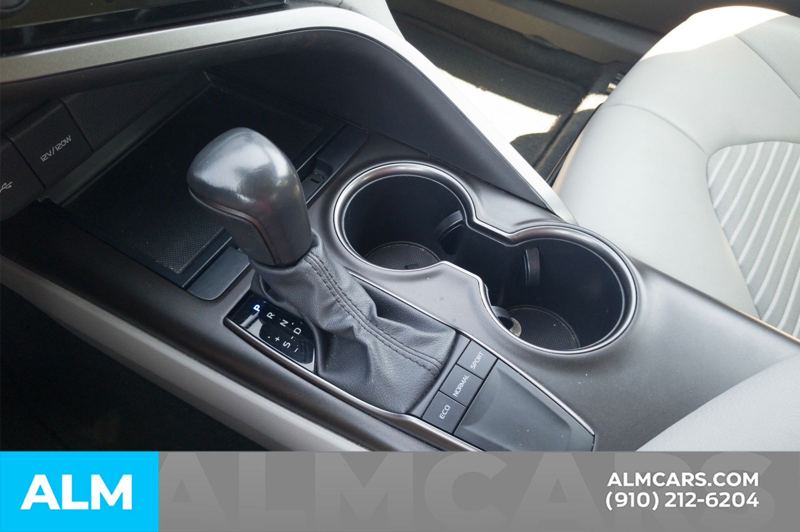 Used 2023 Ice Toyota SE image 10