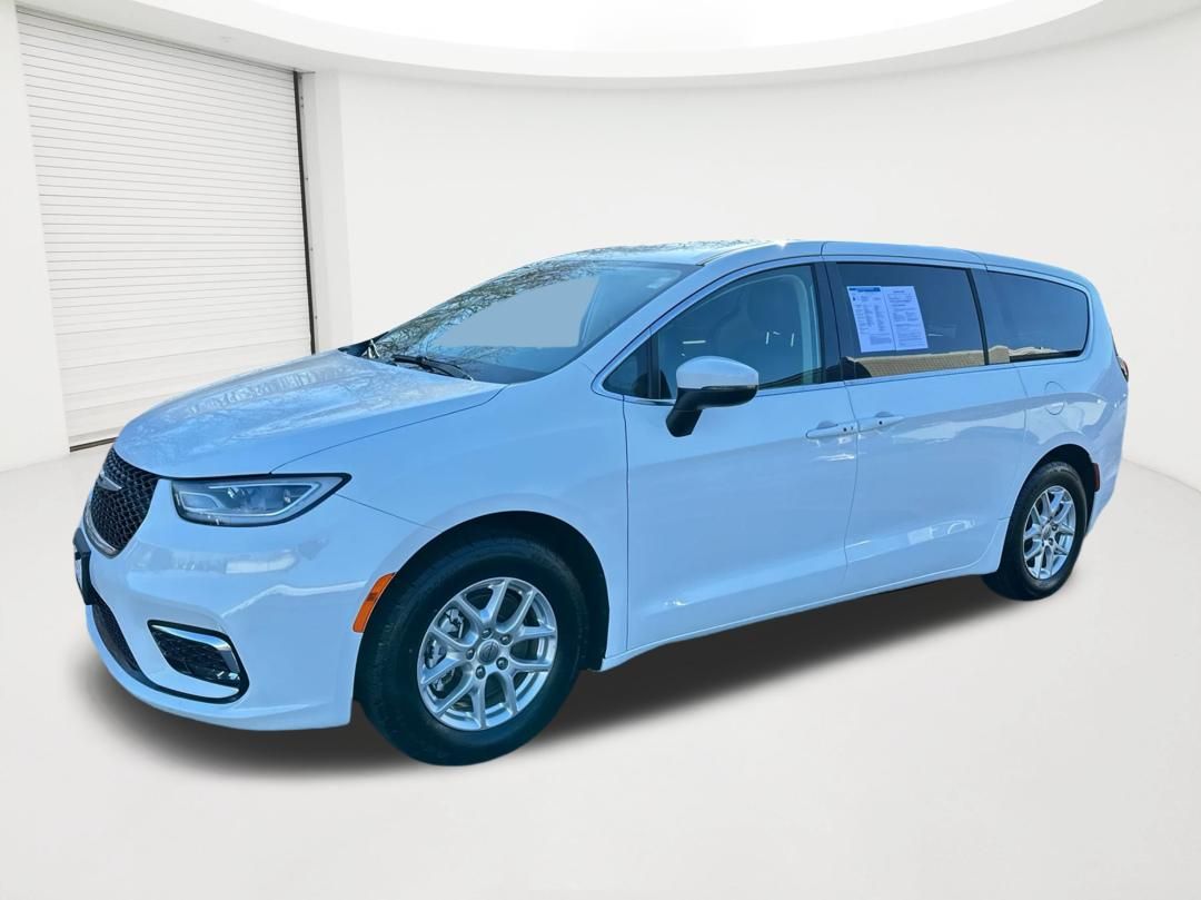 Bright White Clearcoat 2023 Chrysler Pacifica Minivan Front-Wheel Drive 9-Speed Automatic