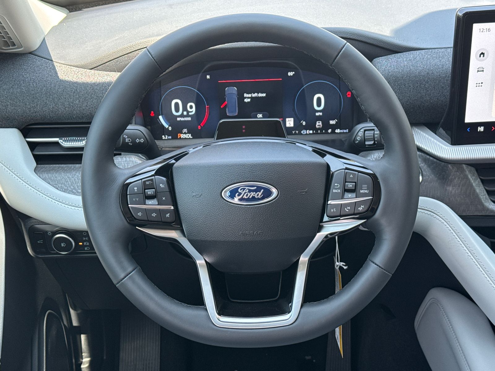 New 2026 Star White Metallic Tri-Coat Ford Platinum™ image 29