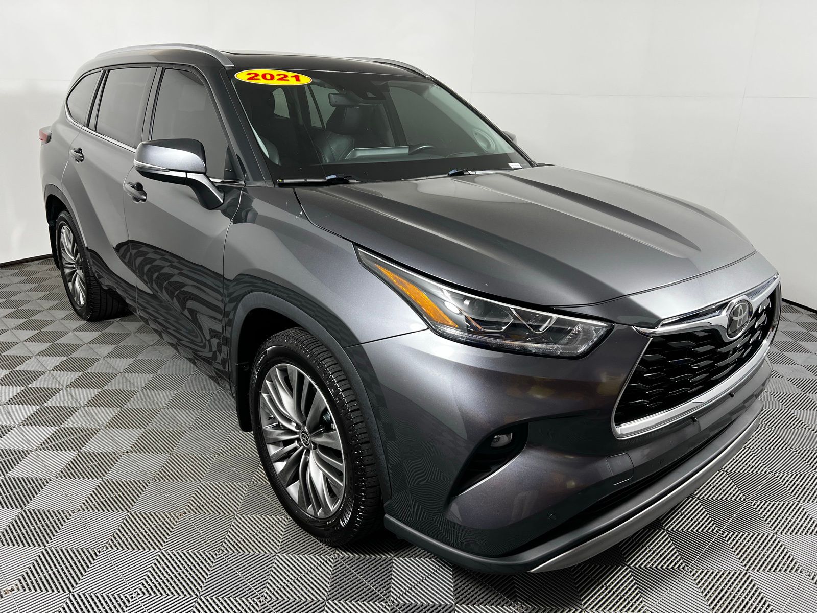 Thumbnail: 2021 Toyota Highlander - 3