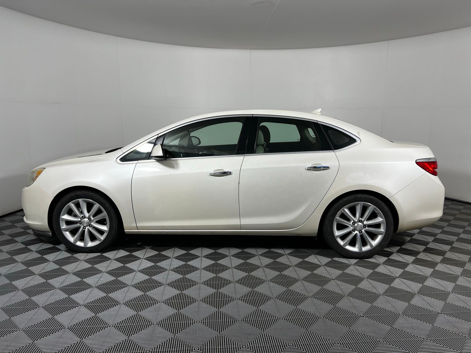 2013 Buick Verano Base 8