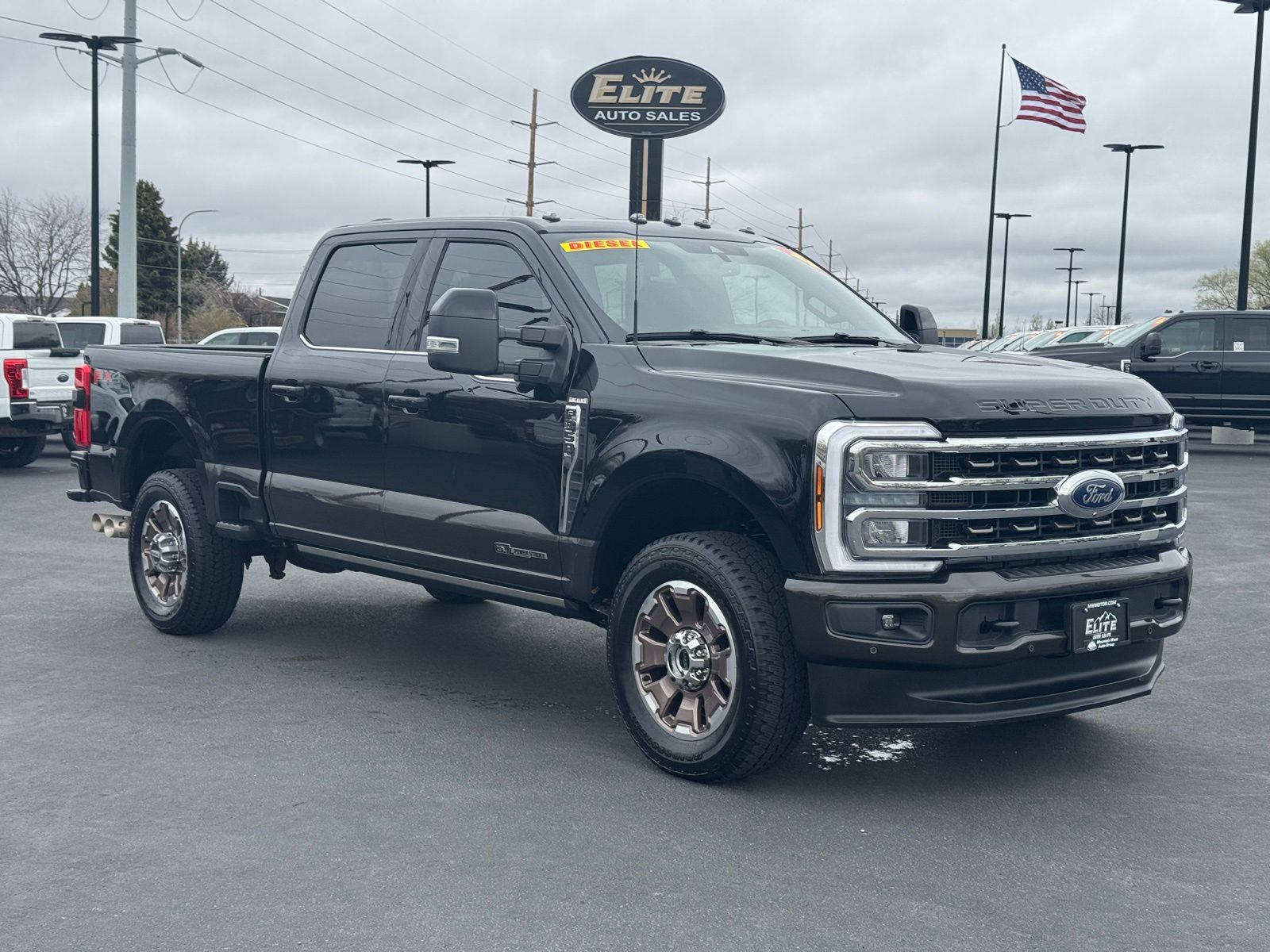 View vehicle photo 3