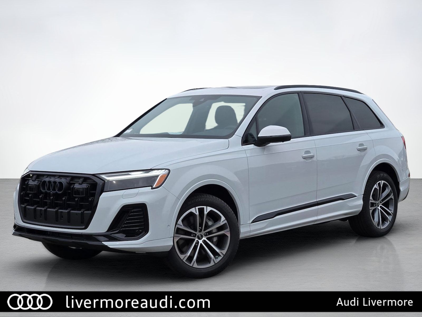 2026 Audi Q7 45 Premium Plus — full photo 1 of 45