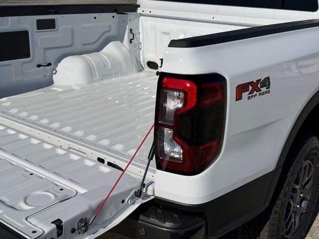 New 2025 Oxford White Ford XLT image 12