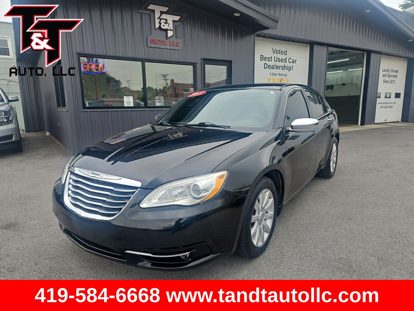 Black Clearcoat 2013 Chrysler 200 Sedan Front-Wheel Drive 6-Speed Automatic