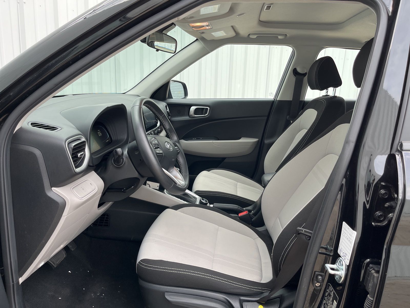 Used Car 2025 Hyundai Venue  Sel For Sale Under $20,000 In Austin, Texas
