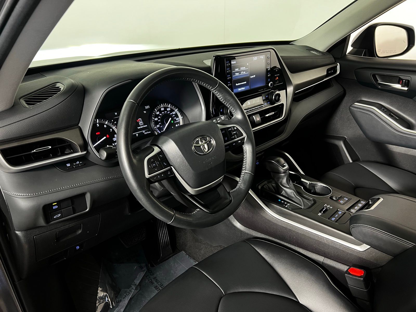 2022 Toyota Highlander XLE 9