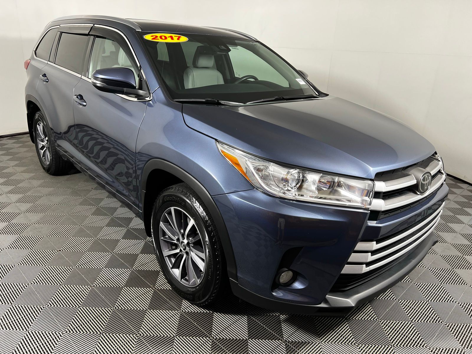 2017 Toyota Highlander XLE 3
