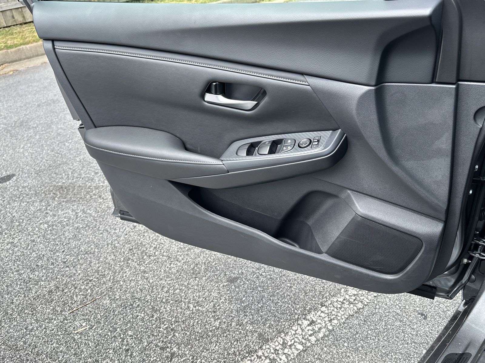 2025 Nissan Sentra SV photo 16