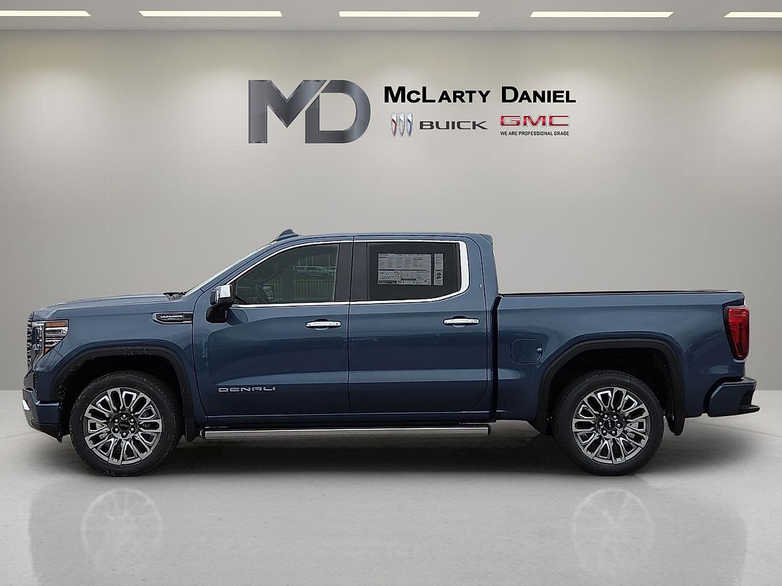 View vehicle photo 3