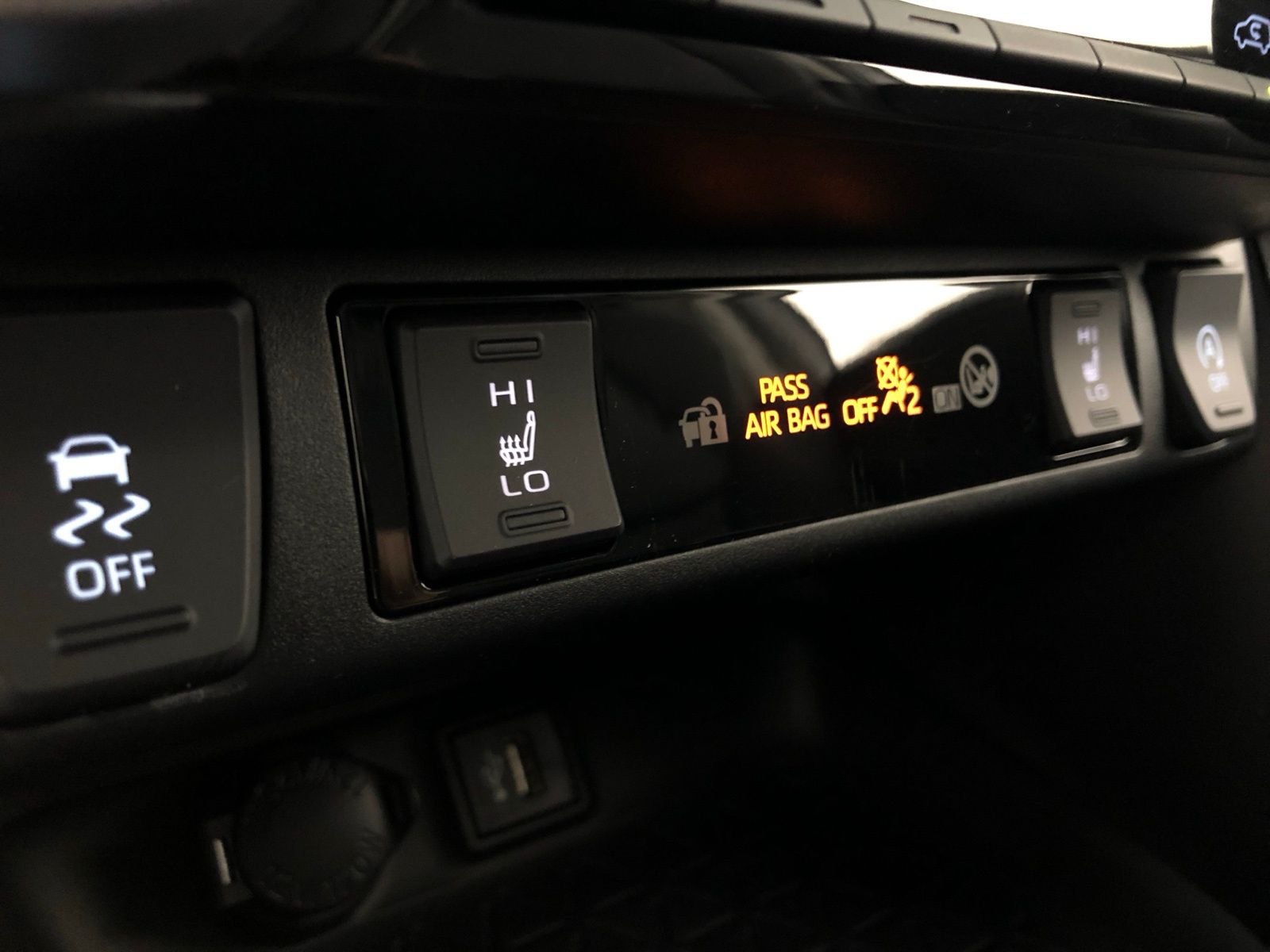 2025 Toyota RAV4 XLE Premium 13