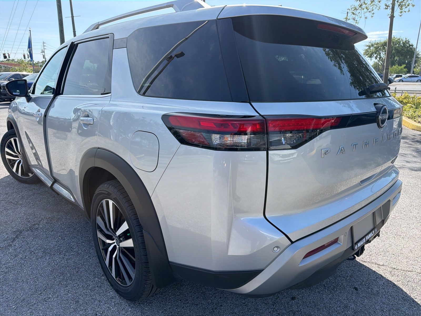 View vehicle photo 4