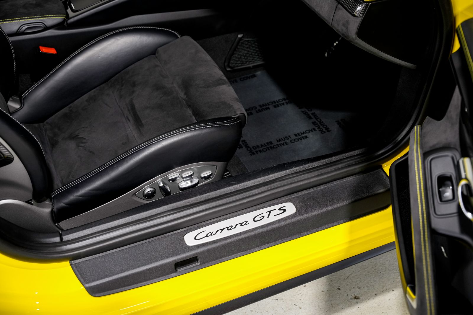2015 Porsche 911 Carrera GTS — photo 27