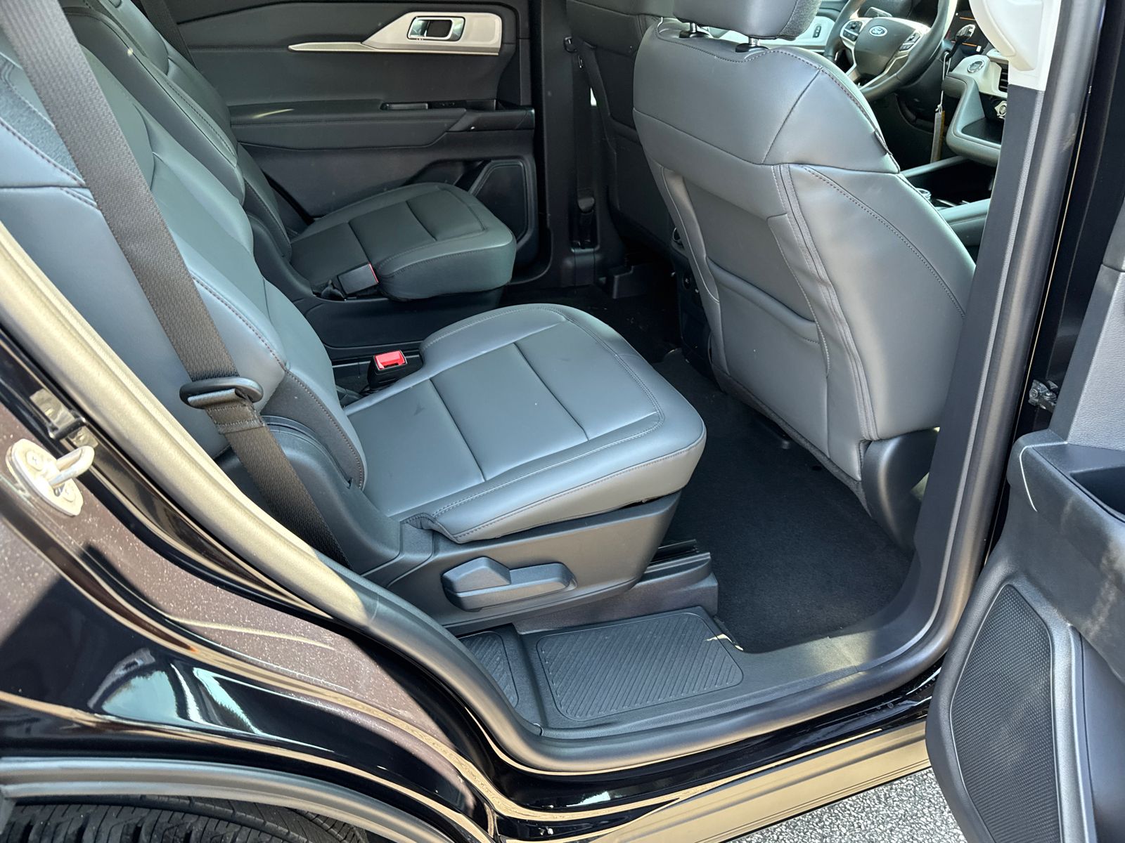 2025 Ford Explorer photo 13