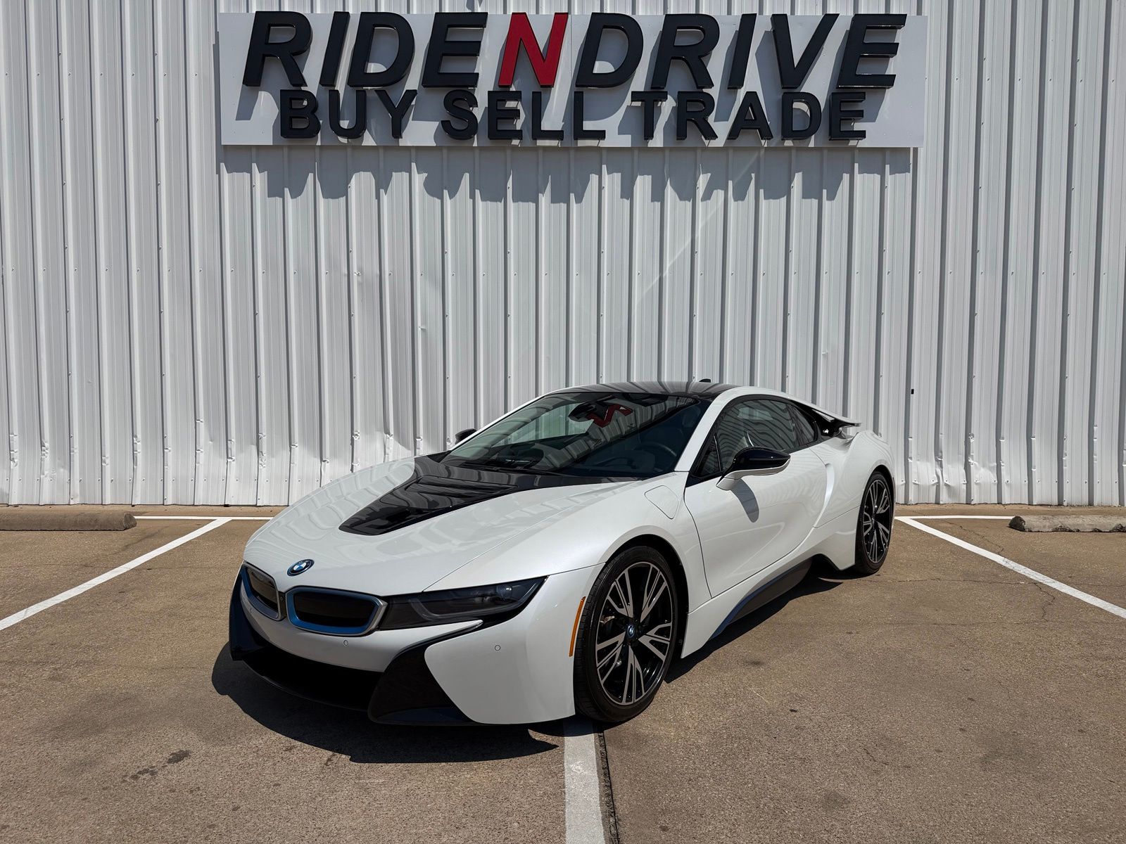 Crystal White Pearl Metallic w/Frozen Gray Accent 2019 BMW i8 Coupe All-Wheel Drive 6-Speed Automatic