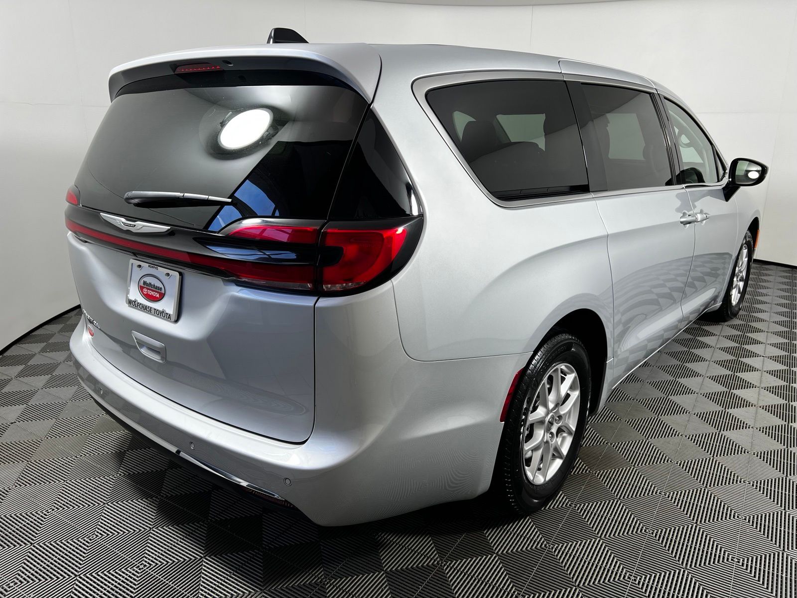 Thumbnail: 2024 Chrysler Pacifica - 5