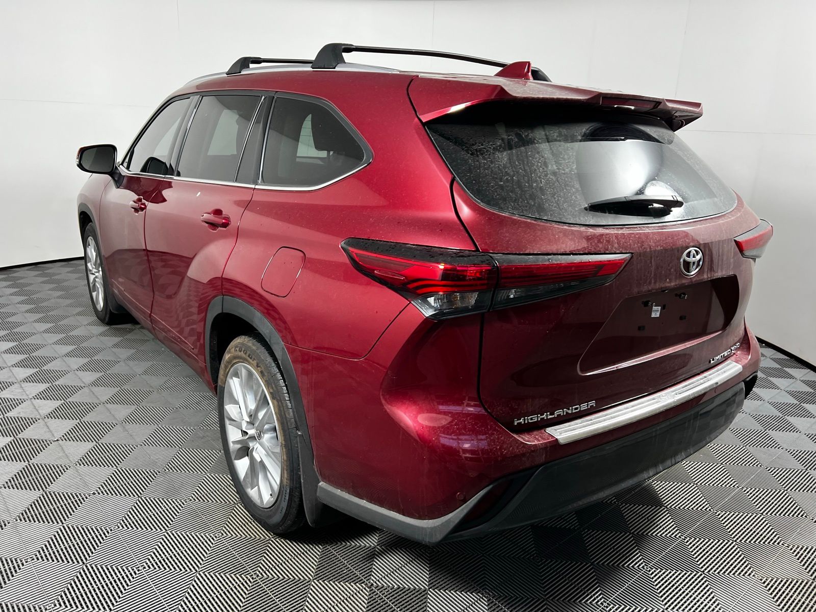 Thumbnail: 2023 Toyota Highlander - 7