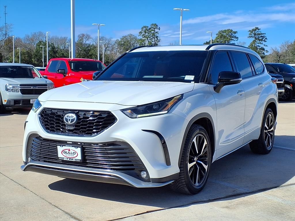 2021 Toyota Highlander XSE White at Autostrade
