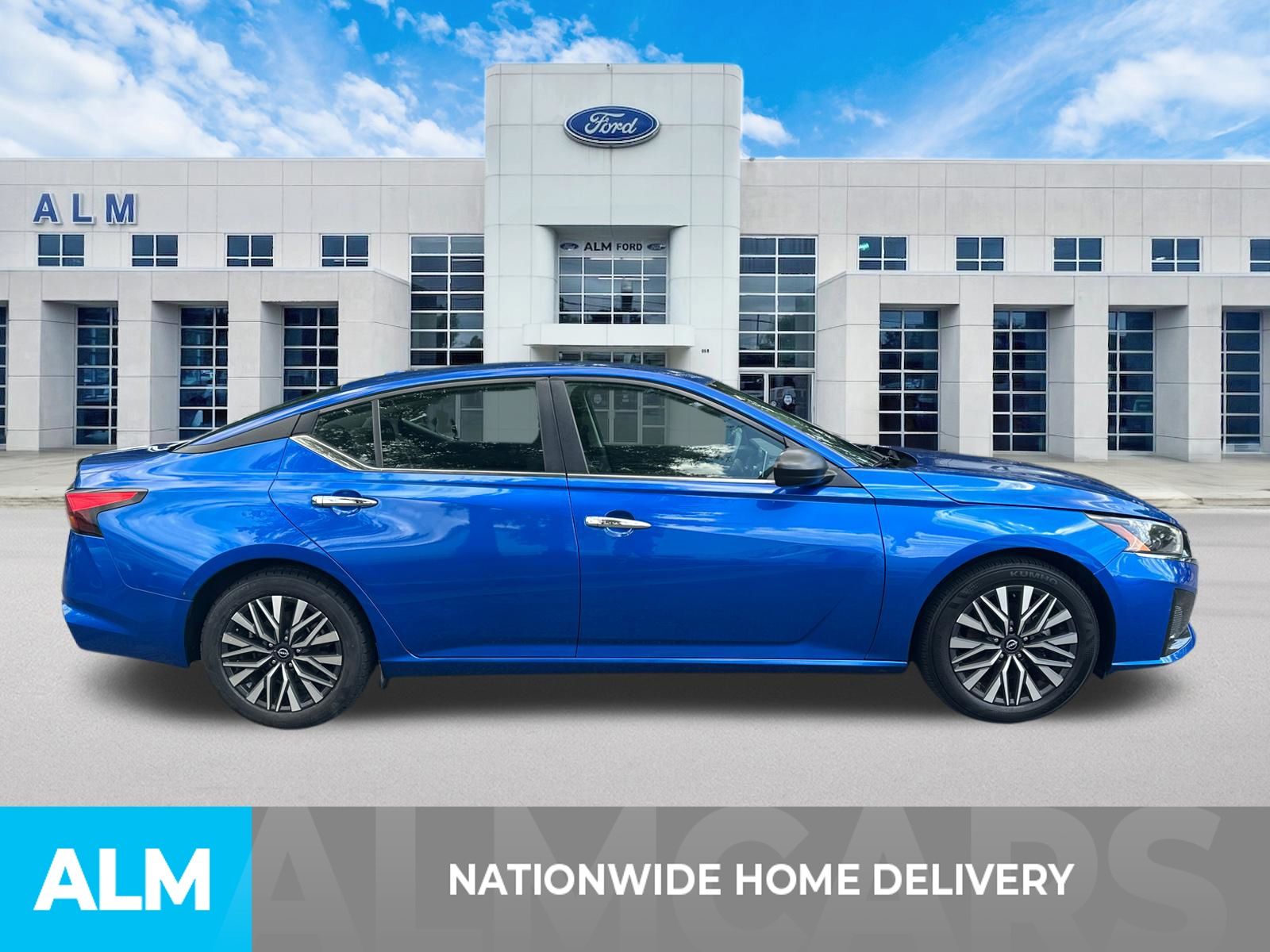 Used 2025 Blue Nissan 2.5 SV image 4