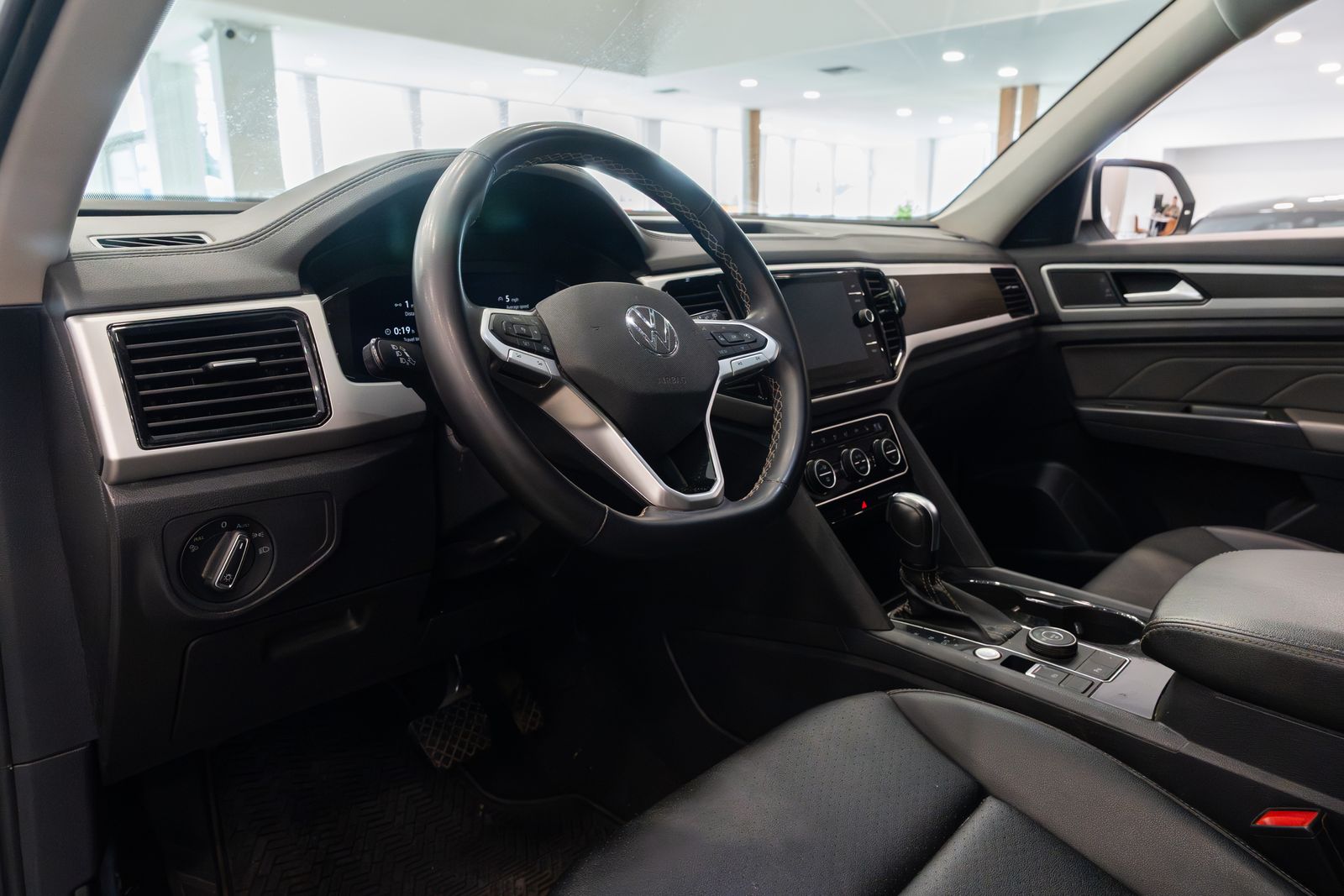 View vehicle photo 7