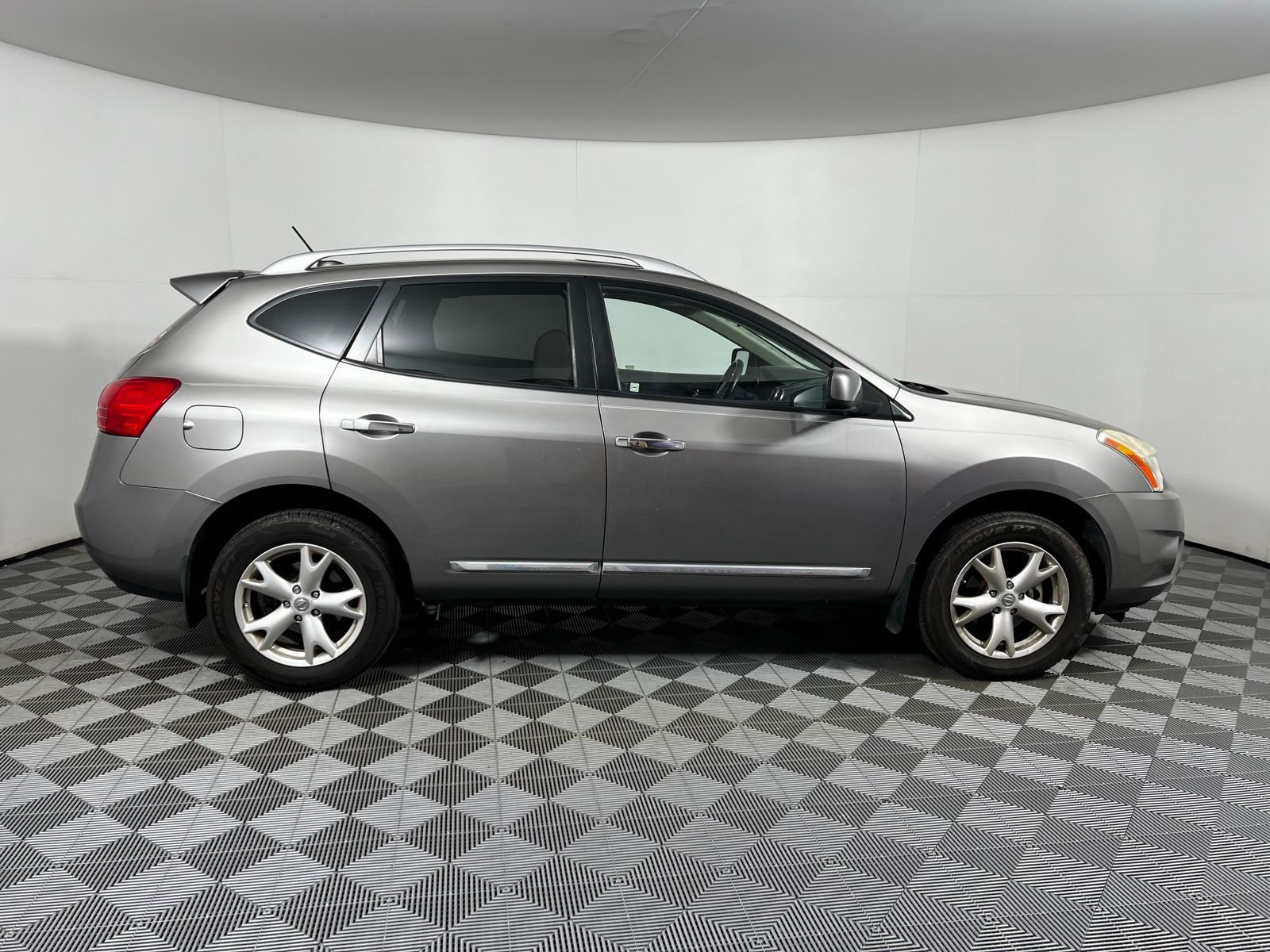 2011 Nissan Rogue SV 4