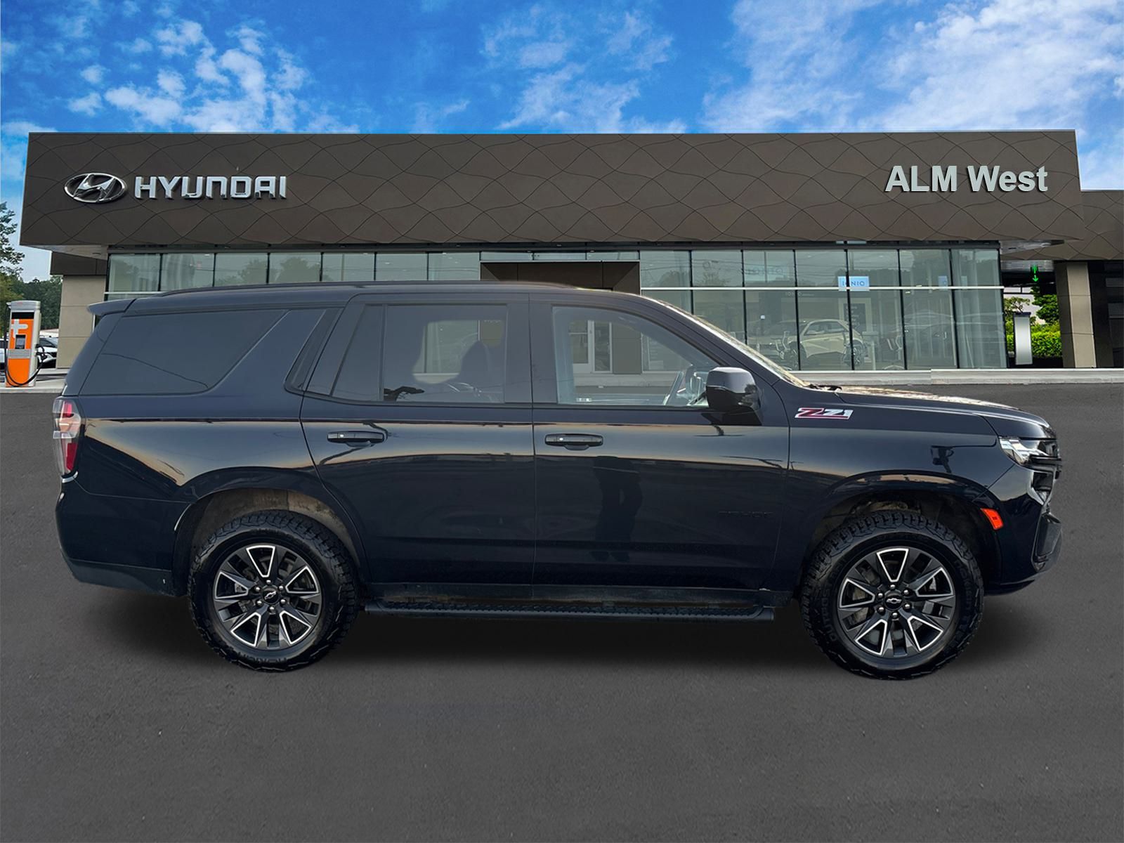 Used 2023 Black Chevrolet Z71 image 4