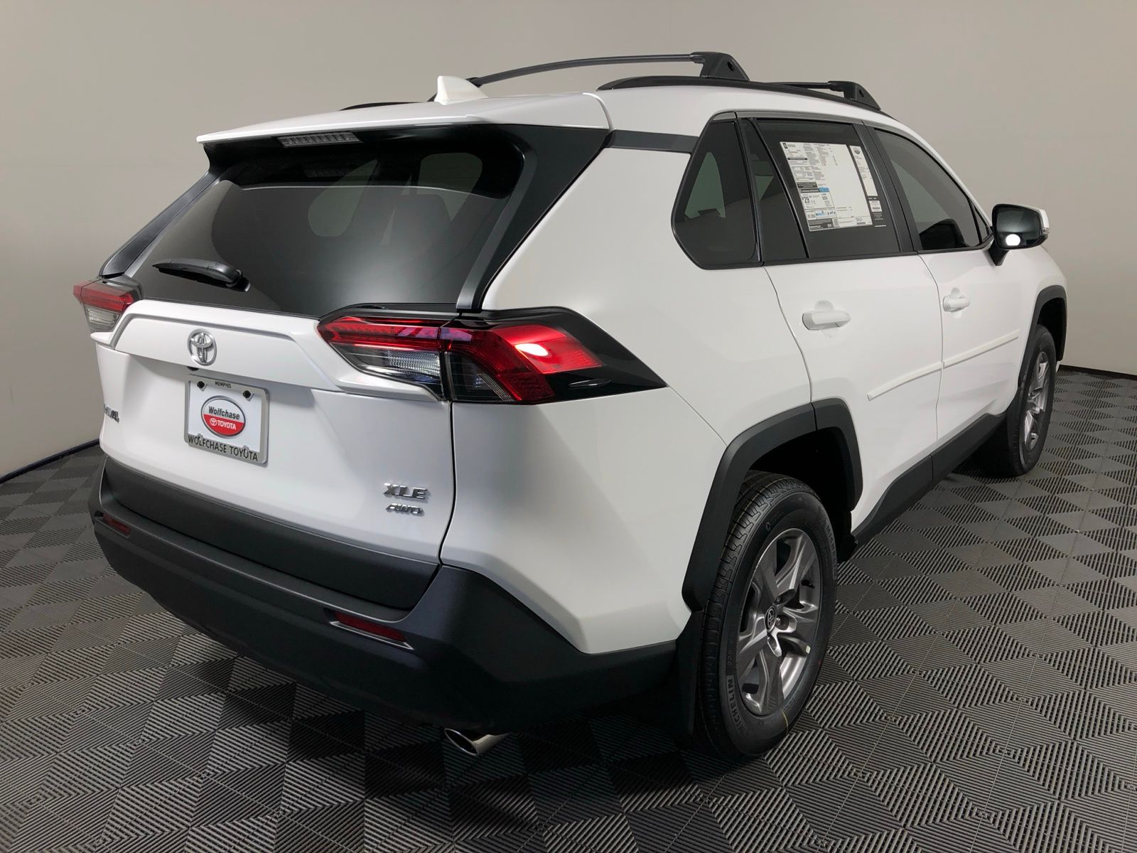2025 Toyota RAV4 XLE 5