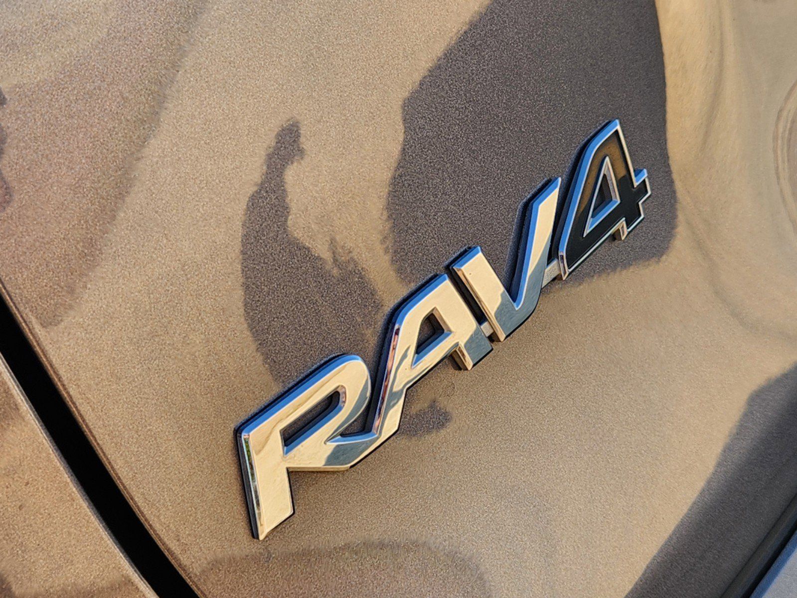 2022 Toyota RAV4 XLE 16